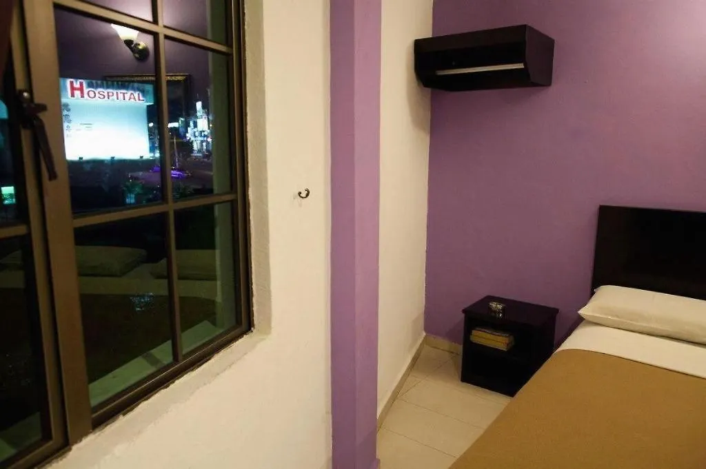 Hotel Ria Johor Bahru 2*,